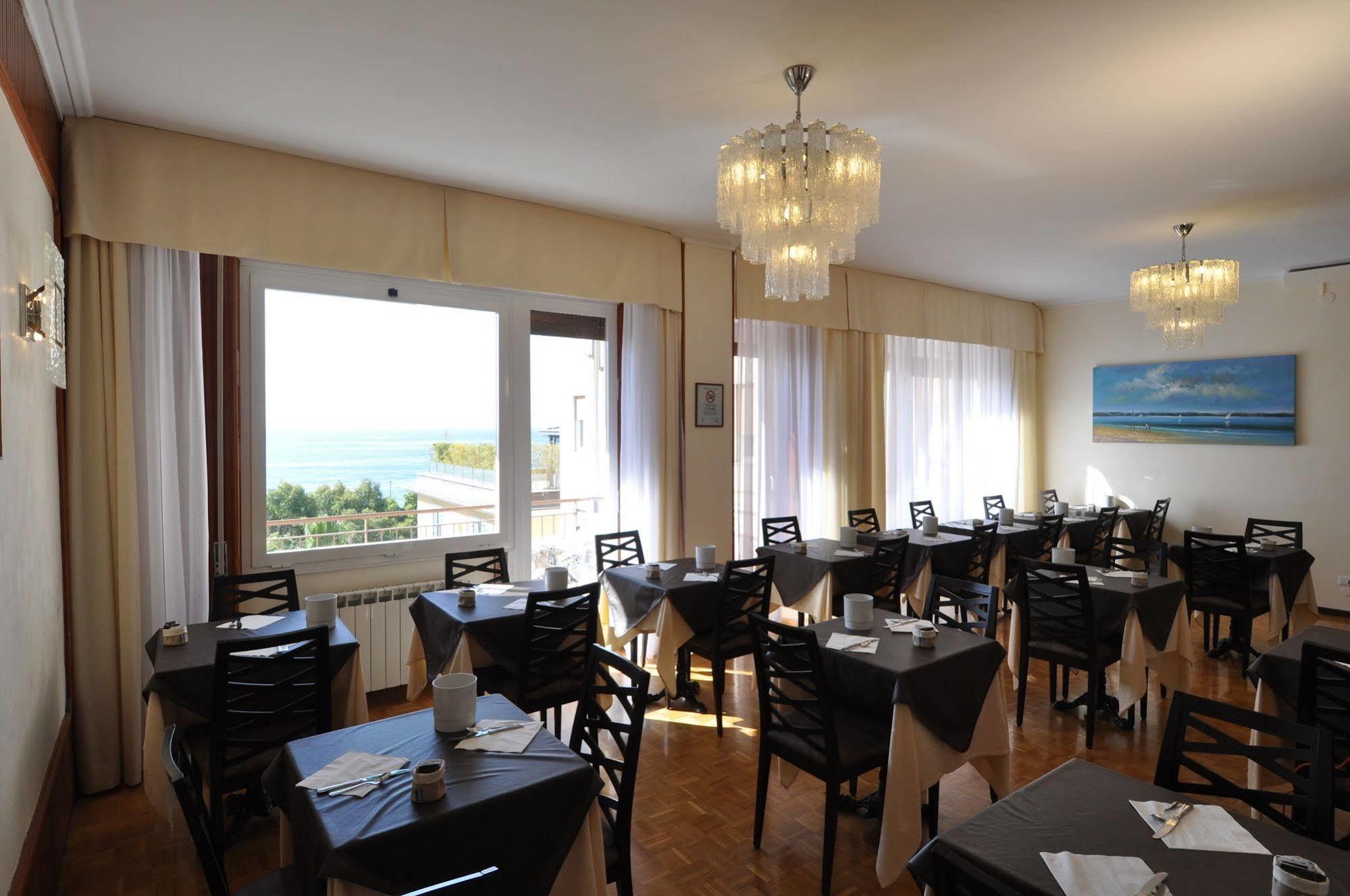 Hotel Sole Mare Sanremo Esterno foto